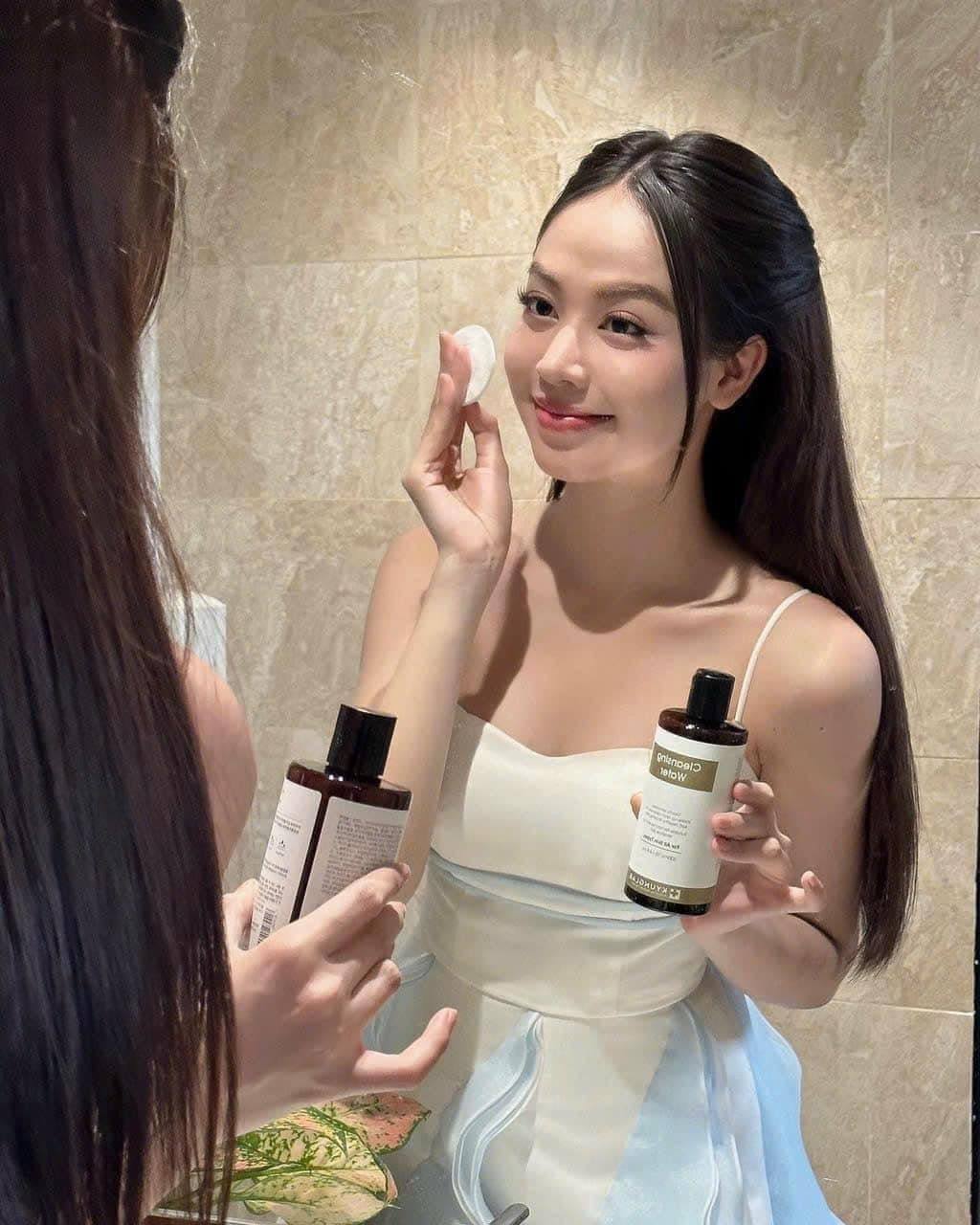 Nước tẩy trang làm sạch sâu Kyung Lab (300ml) Nước tẩy trang làm sạch sâu Kyung Lab (300ml)